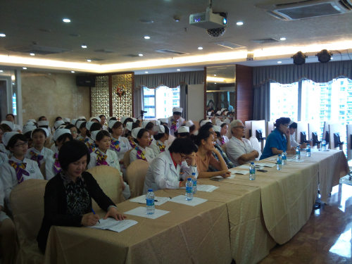 飞扬在蓝天下的天使——记5.12 “最美天使”演讲比赛