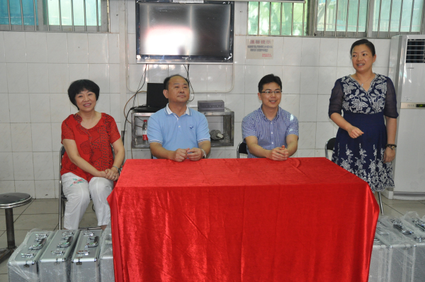 第一健康向深圳巴士集团捐赠急救药箱