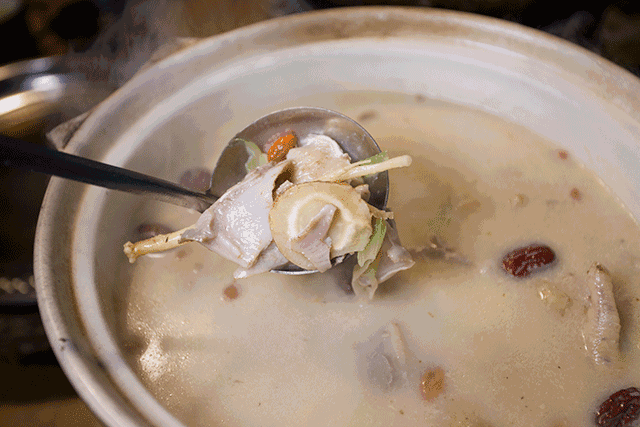 妈，“趁热吃”可能会导致食管癌变噢